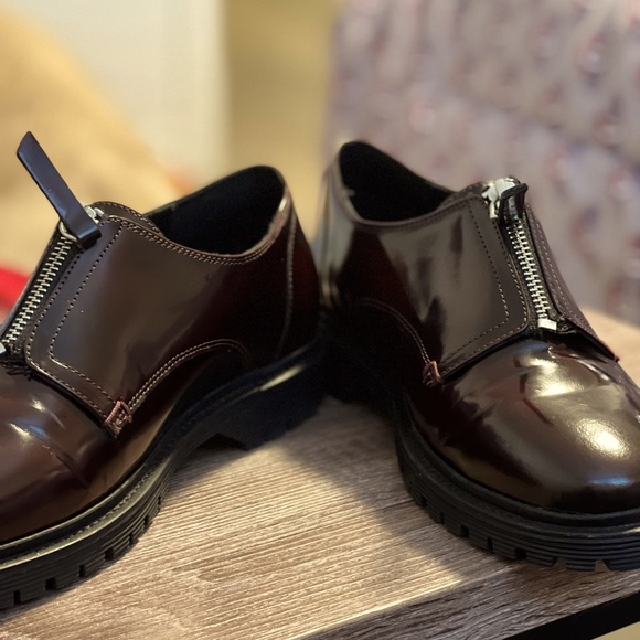 Shoes - Picture 1 of 8